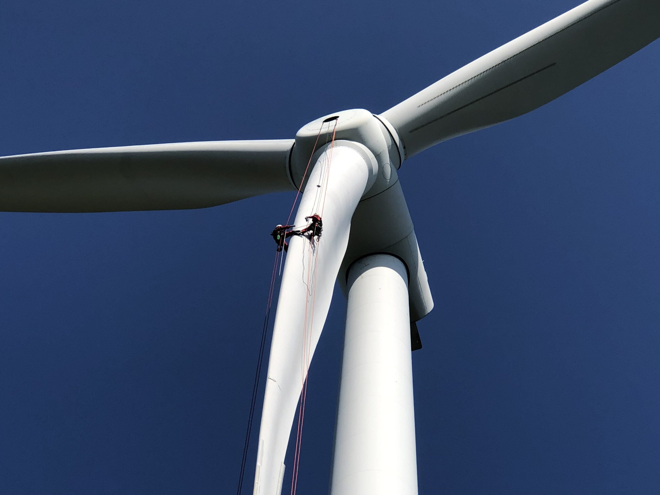 Extending the Lifespan of Wind Turbines 1 scaled